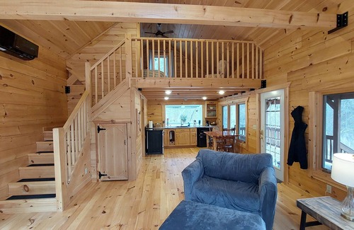 Ontario Cabin | Tranquil Amish-built cabin near Wildcat State Park