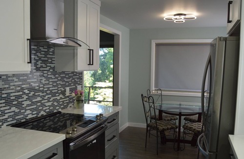 Kenmore House | Tranquil and Modern Home 3br a/c
