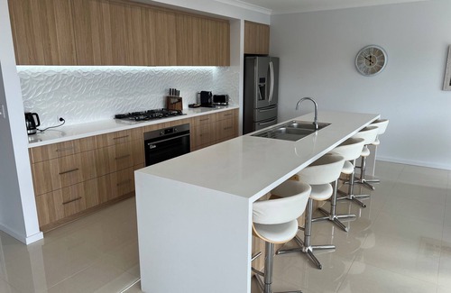 Wannanup House | Tranquil Canal Retreat