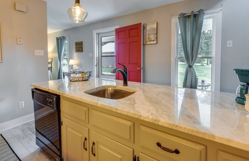 Midlothian Cottage | Tranquil Cottage in Virginia Countryside w/Pond!