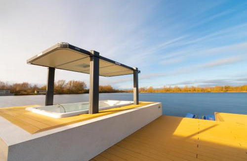 Frognall House | Tranquil Cove Spa Lodge