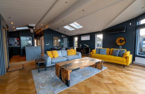 Frognall House | Tranquil Cove Spa Lodge