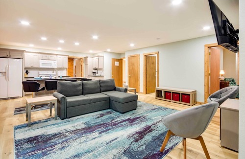 Pineville Cabin | Tranquil Creekside Hideout: Families Welcome!