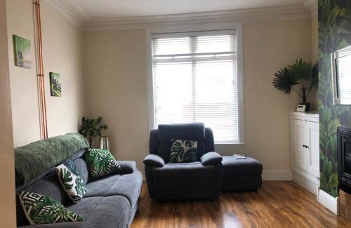 Darlington House | Tranquil Darlington Home 3BR Pet Friendly