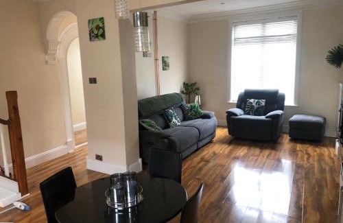 Darlington House | Tranquil Darlington Home 3BR Pet Friendly