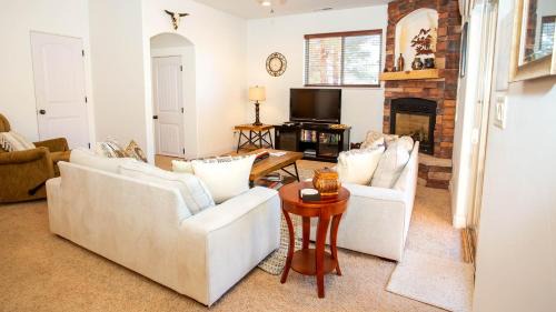 Kanab House | Tranquil Desert Lodge Kanab Luxury Vacation Home