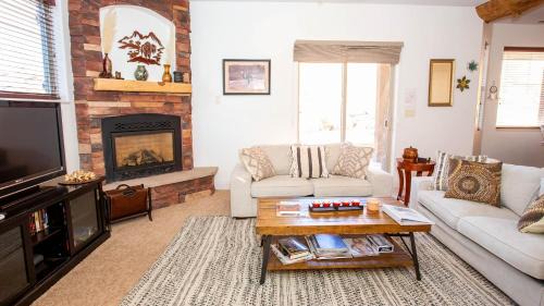 Kanab House | Tranquil Desert Lodge Kanab Luxury Vacation Home