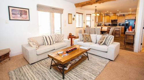 Kanab House | Tranquil Desert Lodge Kanab Luxury Vacation Home