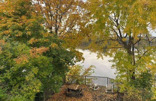 Newtonville House | Tranquil direct waterfront 3-bedroom flat in quiet Troy neighborhood with WiFi