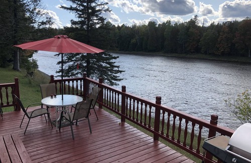 Cornell Cottage | Tranquil Escanaba River front cottage, newly renovated, great fishing!