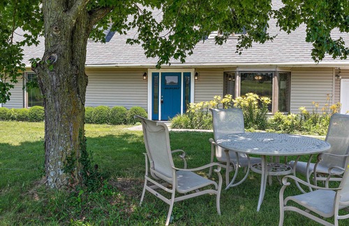 Springfield Cottage | Tranquil Family Home w/Yard, 14 Mi to Springfield