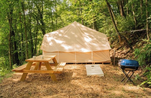 Lookout Valley Neighborhood Association RV Rental | Tranquil Farm Yurt - Mountain View