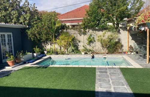 Claremont Apartment | Tranquil Garden Cottage