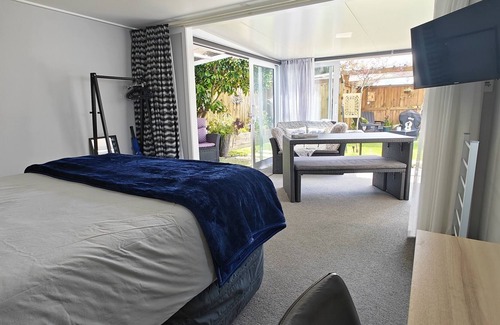 Tauranga House | Tranquil Gardenview Studio