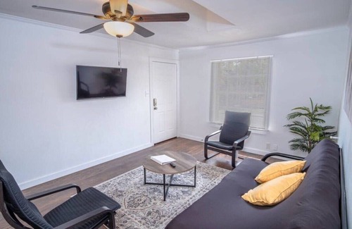 Midtown Apartment | Tranquil Getaway 3BR/2BA Near Downtown