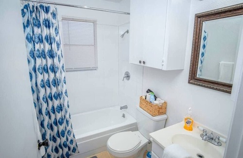 Midtown Apartment | Tranquil Getaway 3BR/2BA Near Downtown