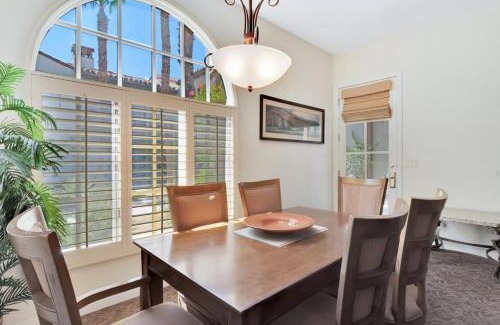La Quinta House | Tranquil Ground Floor Villa in Heart of La Quinta