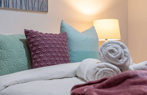 Morley House | Tranquil Haven 2BR/1B Guest House w/Spa