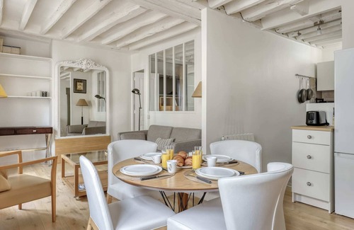 Saint-Thomas-d'Aquin Apartment | Tranquil Heaven up to 4 guests - Heart of Paris 07