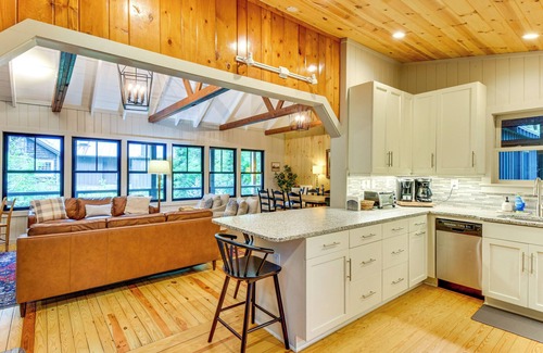 Mirror Lake Cottage | Tranquil Highlands Cottage With Fire Pit & Stream!