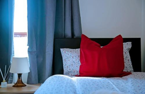 Colchester House | Tranquil Holt Drive Retreat