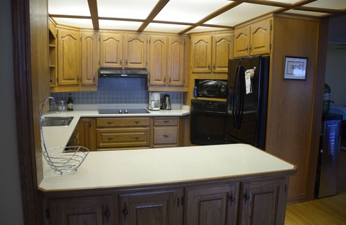 Niagara-on-the-Lake House | Tranquil Lake Front Home In NOTL with Hot Tub, Long-Term Stays