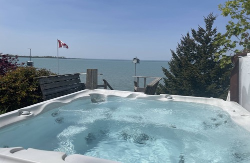 Niagara-on-the-Lake House | Tranquil Lake Front Home In NOTL with Hot Tub, Long-Term Stays