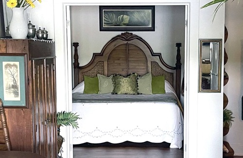 Waverly House | Tranquil Lake House: Dock, Beach, Unmatched Views – Your Serene Retreat Awaits!