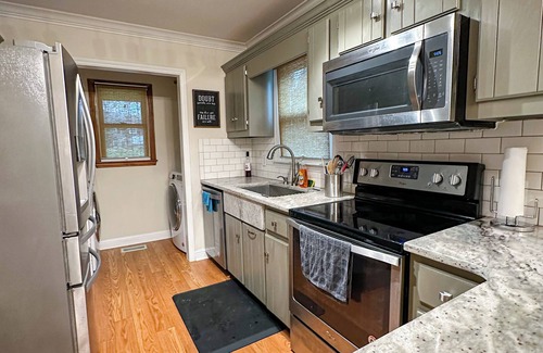 Mount Gilead House | Tranquil Lake Life Getaway @ Lake Tillery - Pet Friendly! Lake Community