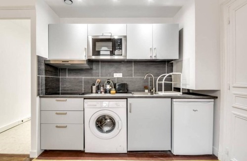 Saint-Gervais Apartment | TRANQUIL LIVING ON RUE RIVOLI: UNVEILING PARISIAN CHIC IN LE MARAIS