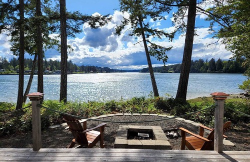 Agate Cottage | Tranquil Lowbank Waterfront Cottage.