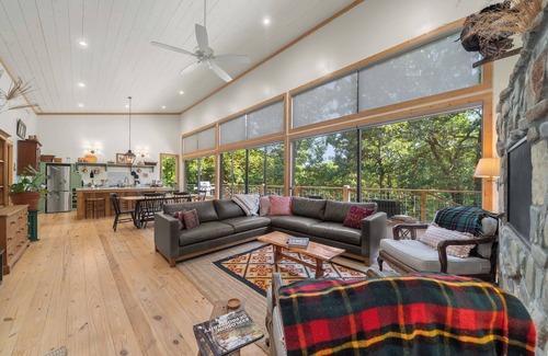 Golden Cabin | Tranquil Luxury | Firepit, Hot Tub & Forest Views