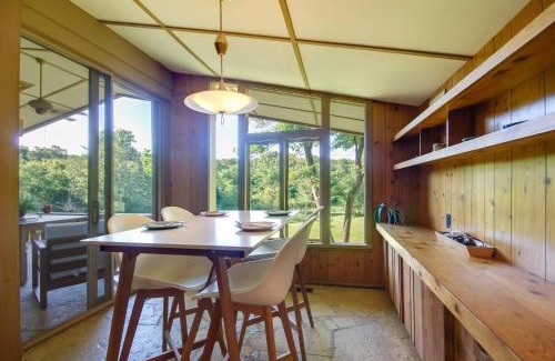 Hardy House | Tranquil Mid-Century Modern Cottage with Forest View