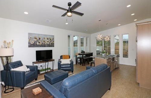Grand Junction House | Tranquil Modern Haven home