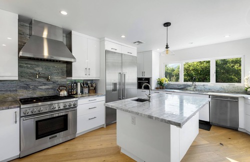 Pacific Palisades House | Tranquil Ocean View Retreat in Pacific Palisades