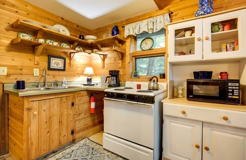 Hill Cabin | Tranquil Ogema Vacation Rental w/Lake Views!