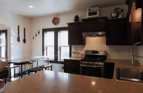 Midtown House | Tranquil Pet-Friendly Bungalow in Midtown Springfield with High-Speed Wi-Fi