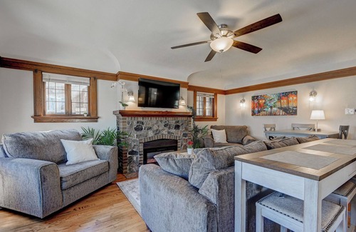Bay View Apartment | Tranquil Pet-Friendly Apartment ~ Close to Downtown & Parks