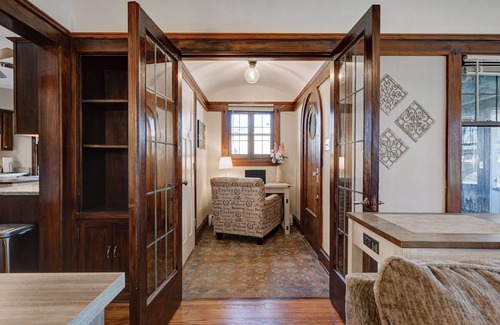 Bay View Apartment | Tranquil Pet-Friendly Apartment ~ Close to Downtown & Parks