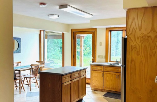 Town of Broome Apartment | Tranquil Retreat-Pond side on 16 Acres