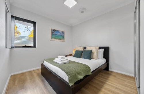 Rockingham Apartment | Tranquil Rockingham Base for Corporate Guests