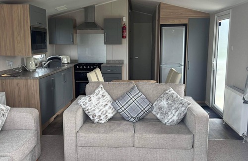 Eyemouth Cabin | Tranquil Seaside Caravan Retreat in Eyemouth