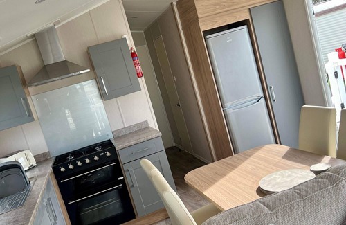 Eyemouth Cabin | Tranquil Seaside Caravan Retreat in Eyemouth