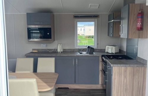 Eyemouth Cabin | Tranquil Seaside Caravan Retreat in Eyemouth