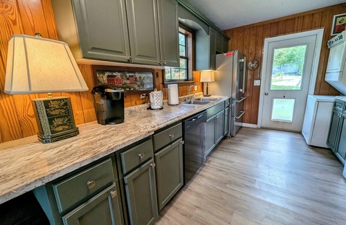 Auburn Cabin | Tranquil secluded cabin in Auburn. Perfect for your GAMEDAY getaway or AU EVENT!