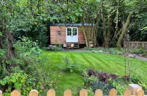 Cinderford Ski Chalet | Tranquil Spot Shepherds Hut
