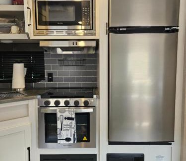 Conover House | Tranquil Stay Close to Hotspots