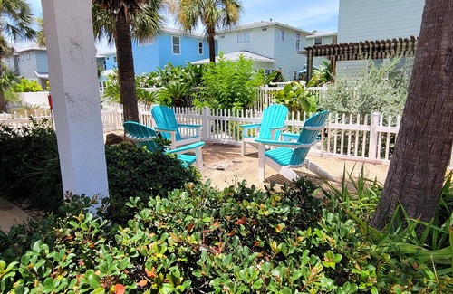 Port Aransas House | Tranquil Tides-Unique 3 BR House In Village Walk, Close to Beach, Heated Pools!