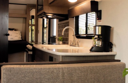 Archie House | Tranquil Trailside Stay