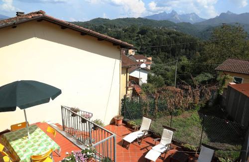 San Terenzo Monti House | Tranquil Tuscan House with Pool and Scenic Views